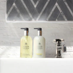 MOLTON BROWN Orange & Bergamot Hand Lotion 300 Ml 11 MOLTON BROWN Orange & Bergamot Hand Lotion 300 Ml -Kosmetikgeschäft 1309595 MOLTON BROWN Orange Bergamot Hand Lotion 300 ml.c3199211
